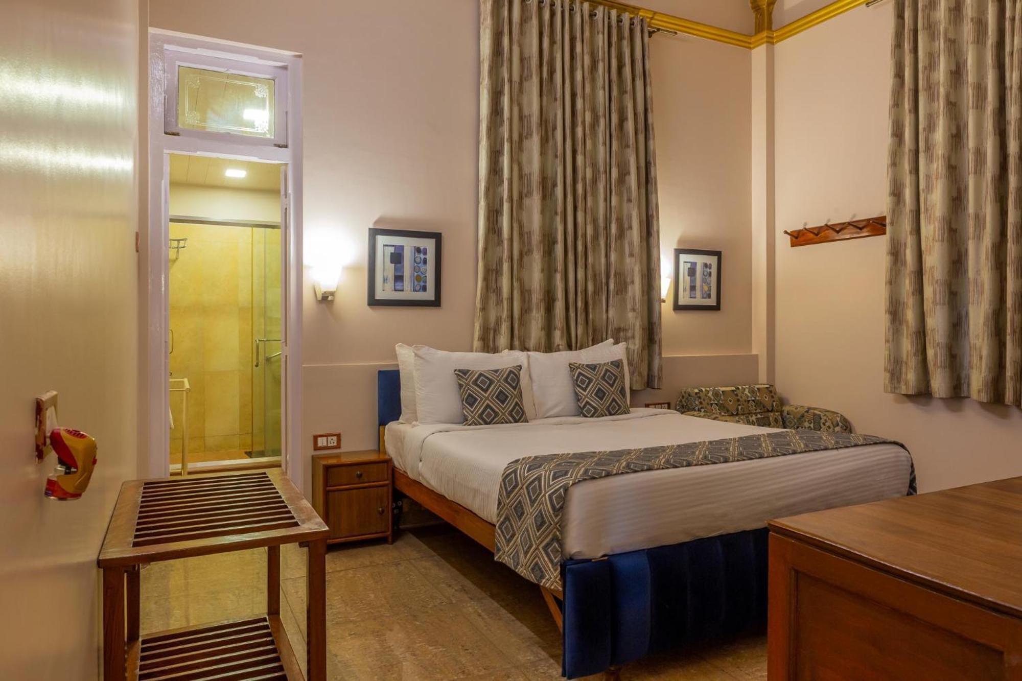 Il Palazzo Villas Panchgani Exteriör bild